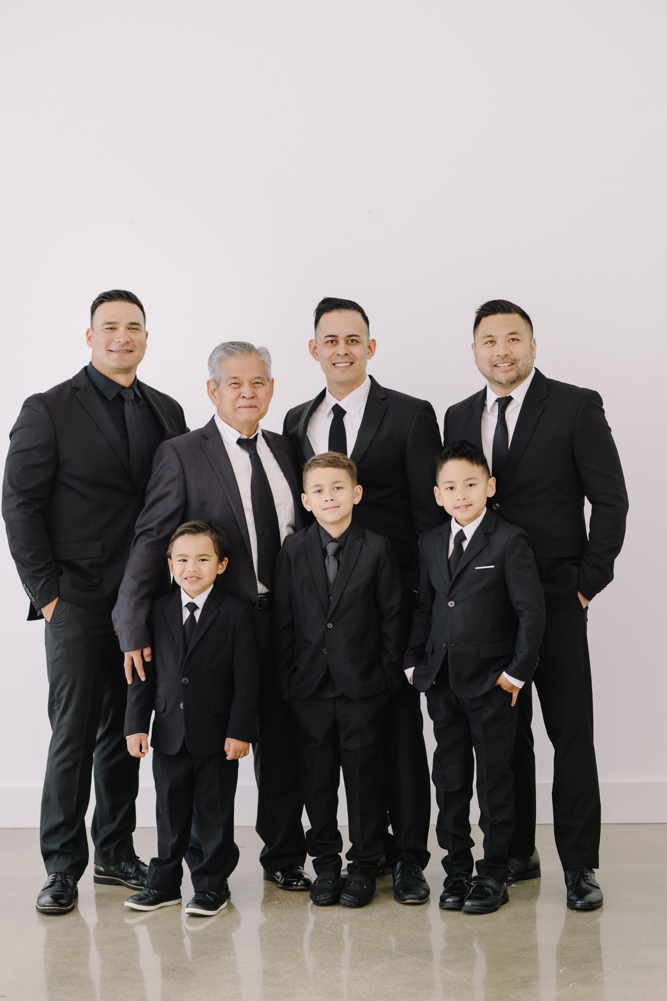 Houston multi generation family photographer extended family portrait photography khanh nguyen