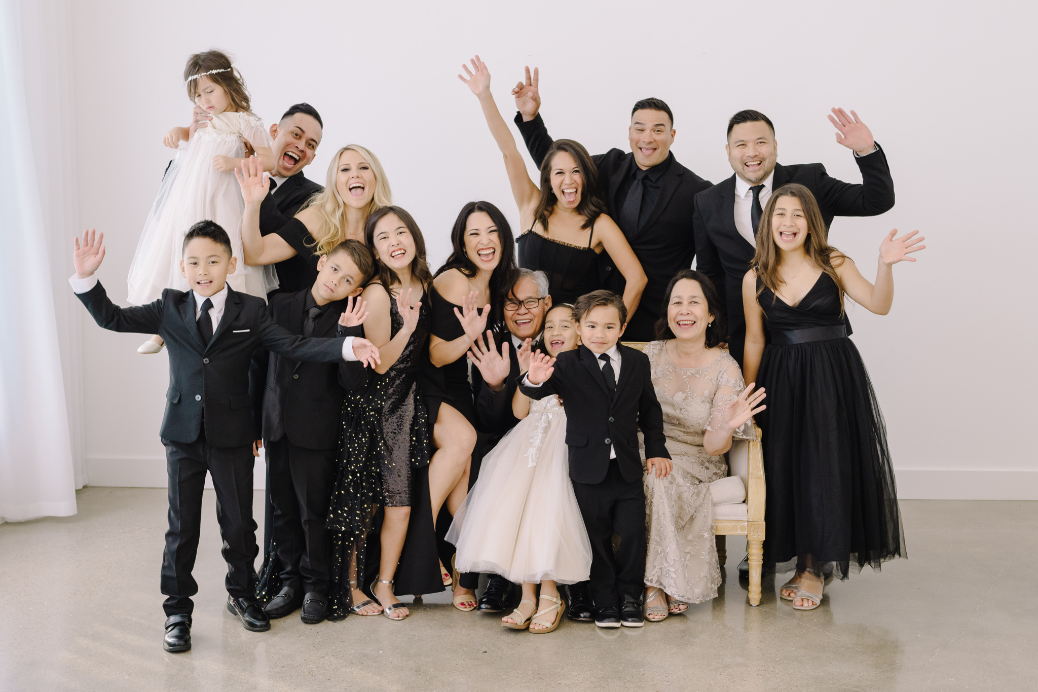 Houston multi generation family photographer extended family portrait photography khanh nguyen