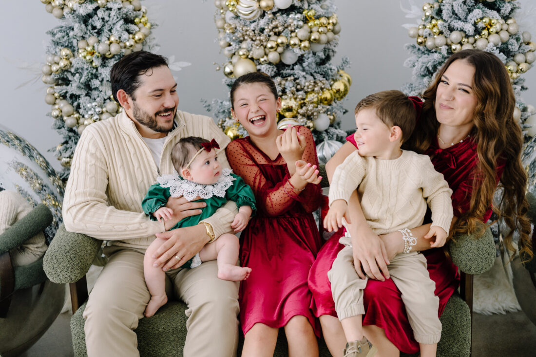 family christmas mini session houston sugar land family portrait photographer solarium studios setup