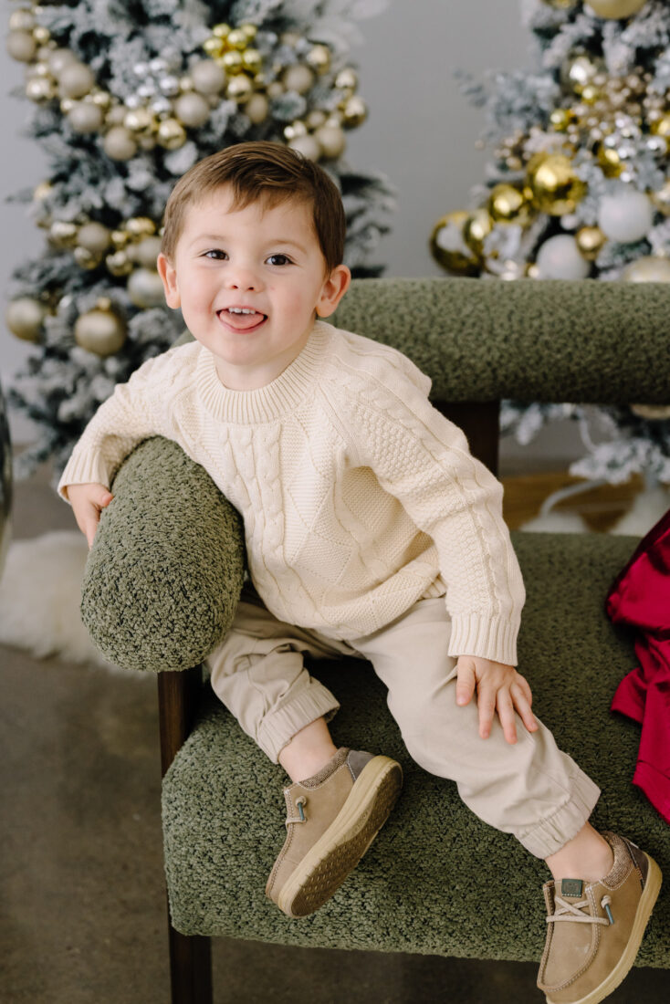 family christmas mini session houston sugar land family portrait photographer solarium studios setup