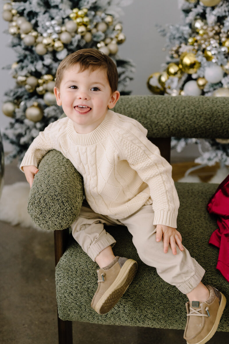 family christmas mini session houston sugar land family portrait photographer solarium studios setup