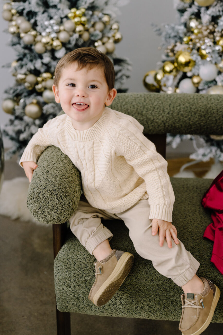 family christmas mini session houston sugar land family portrait photographer solarium studios setup