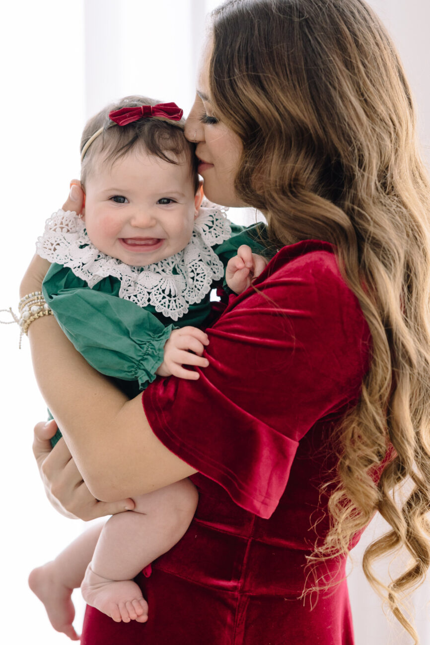 family christmas mini session houston sugar land family portrait photographer solarium studios setup