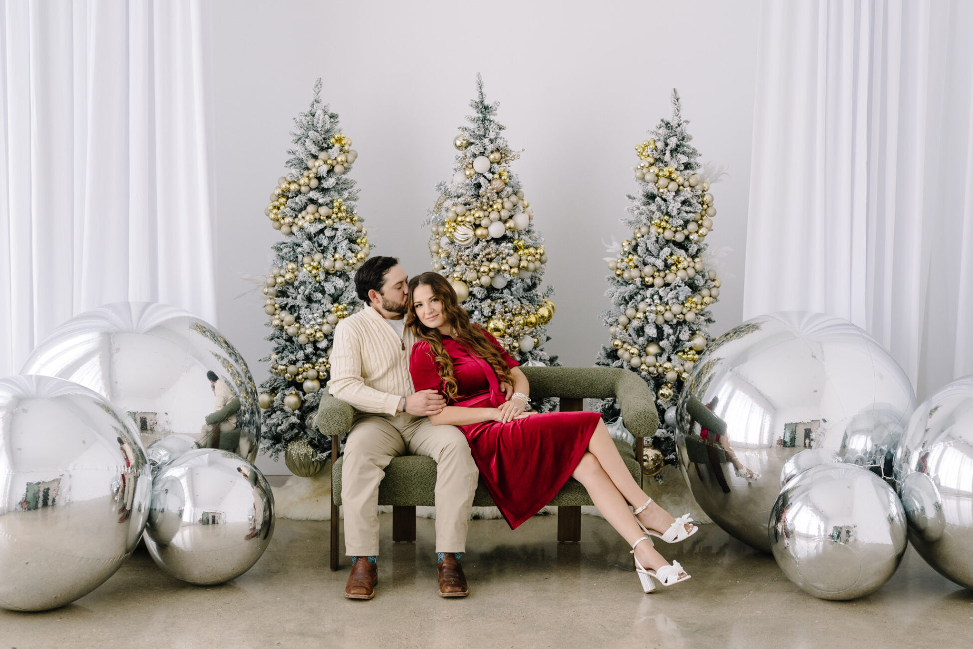 family christmas mini session houston sugar land family portrait photographer solarium studios setup