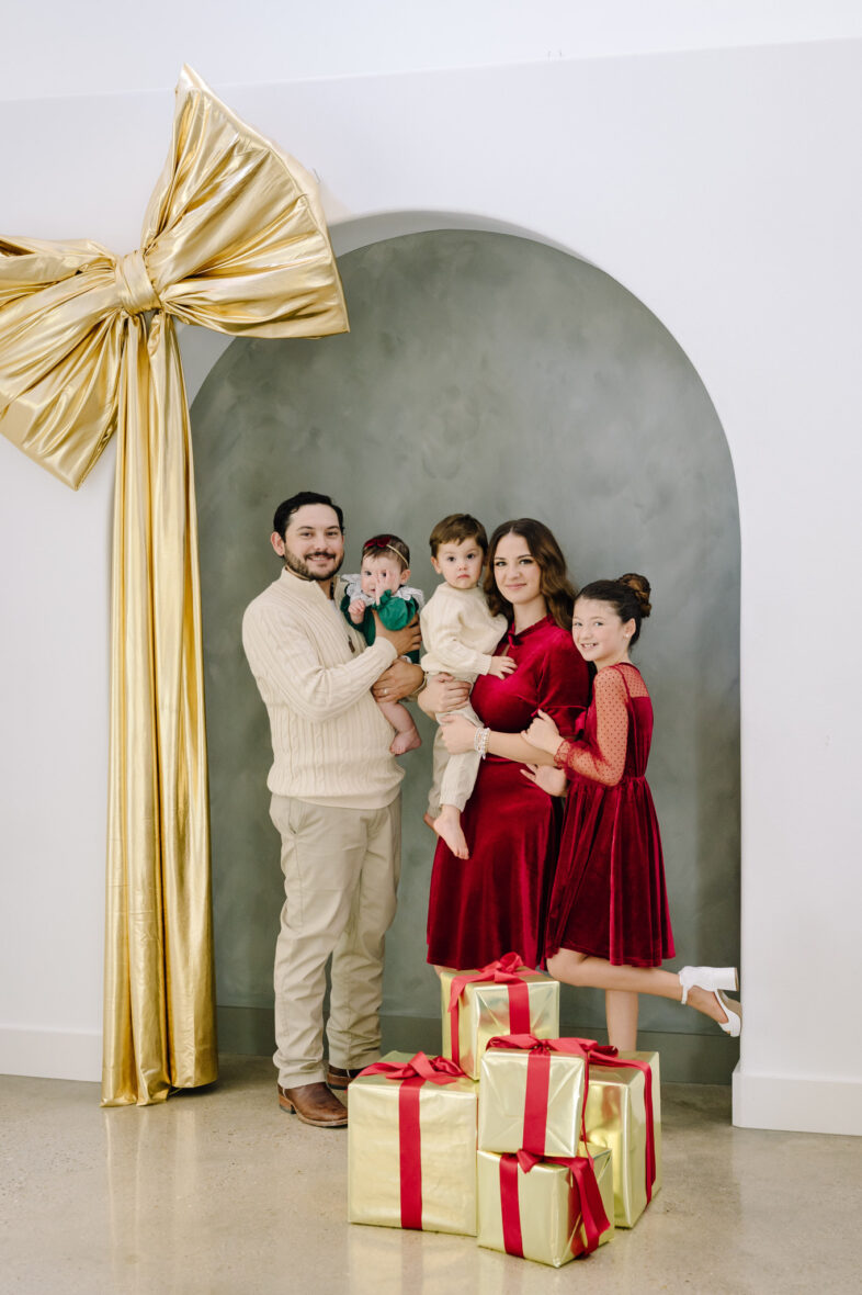 family christmas mini session houston sugar land family portrait photographer solarium studios setup
